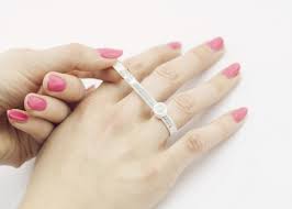Apa Saja Alat yang Diperlukan untuk Mengukur Ukuran Cincin dengan Akurat? Ayo, Kupas Tipsnya! 2 Apa Saja Alat yang Diperlukan untuk Mengukur Ukuran Cincin dengan Akurat? Yuk, Simak Tips Berikut Ini!