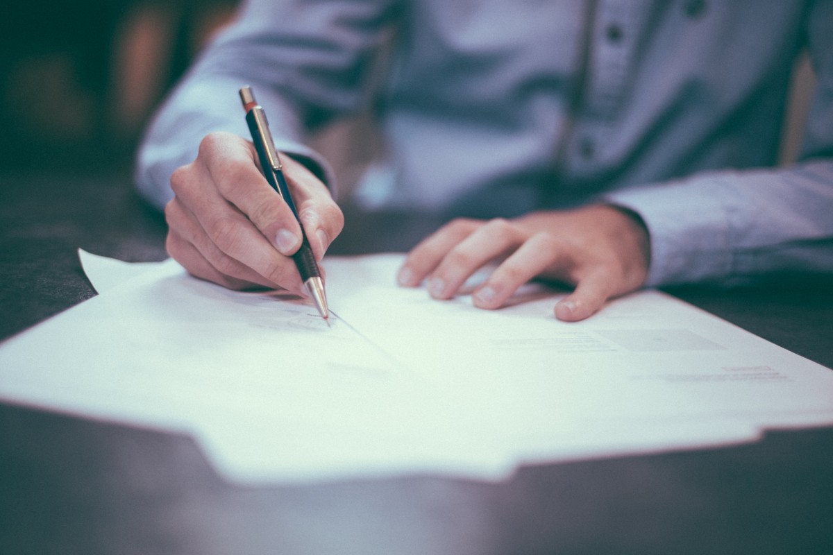 agreement business businessman contract deal documents law lawyer 910947.jpgd
