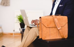 bag chair computer indoors laptop macbook man satchel 1170363.jpgd