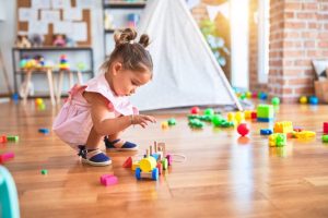 Kemandirian Adaptif Adalah Kunci Transisi Sukses Si Kecil 2 AdobeStock 316413291 scaled 1 1024x683 1