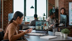 Menyeimbangkan Karier dan Keluarga di Era Kantor Virtual 2 vrtual office jakarta
